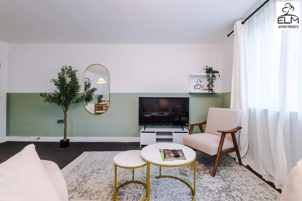 Cozy 1 Bedroom Apartment, Prime Location , Free Parking Manchester Eksteriør billede